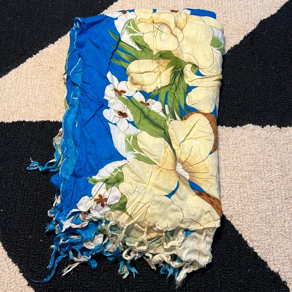 Tropical printed scarf - Picture 1 of 3